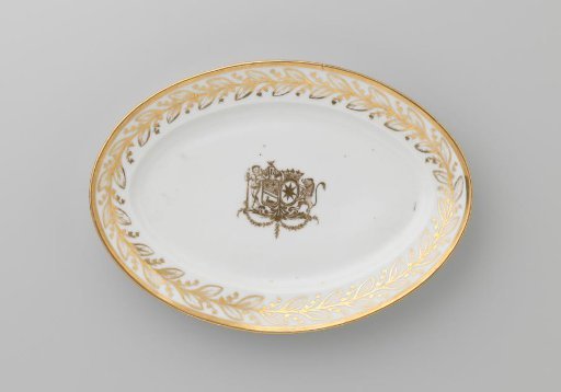 Dish with the coat of arms of Hendrik Peter Godfried Quack and Isabella Gertraud von Carnap