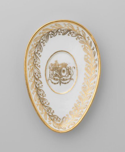 Dish with the coat of arms of Hendrik Peter Godfried Quack and Isabella Gertraud von Carnap