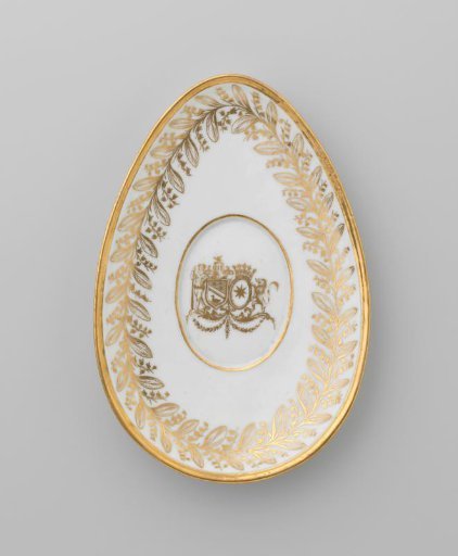 Dish with the coat of arms of Hendrik Peter Godfried Quack and Isabella Gertraud von Carnap