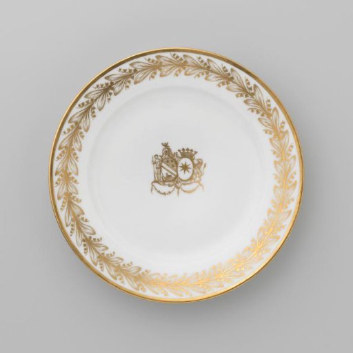 Plate with the coat of arms of Hendrik Peter Godfried Quack and Isabella Gertraud von Carnap