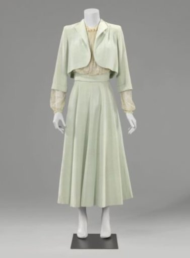 Mantle suit with blouse or three-piece