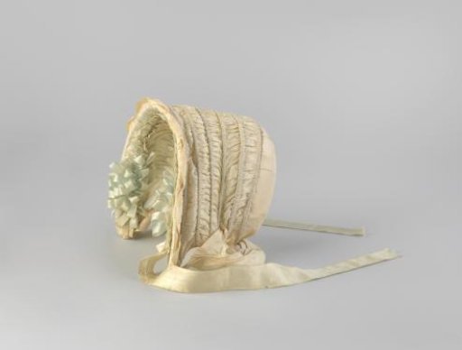 Bonnet of woven straw