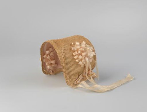 Bonnet of beige taffeta