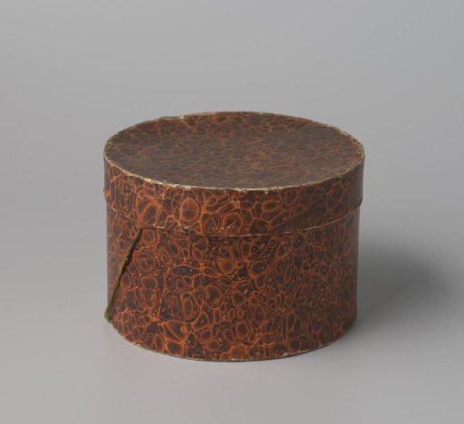 Round cardboard hatbox, covered with rust-brown marbled paper