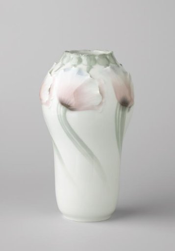 Vase decorated with five poppies