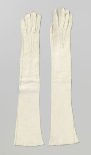 Glove of white calfskin