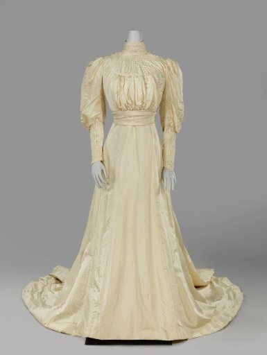 Wedding dress with puffed sleeves