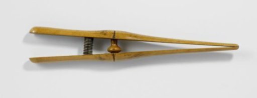 Lacquered wood glove stretcher