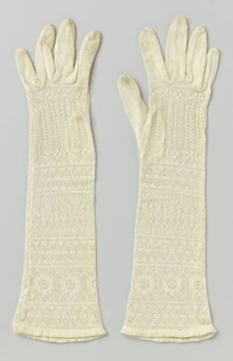 Glove of white cotton in openwork knitting