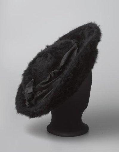 Hat of black long-haired felt with a black satin ribbon around the crown