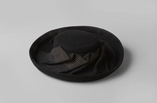 Hat of black felt