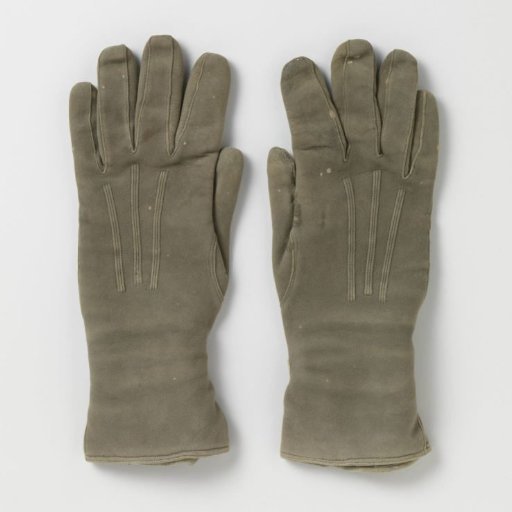 Right glove of grey sheepskin