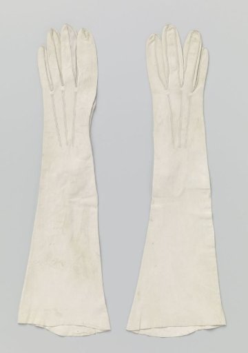 Pair of gloves