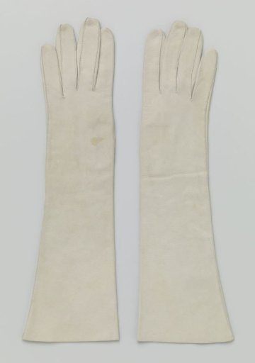 Glove of grey chamois leather