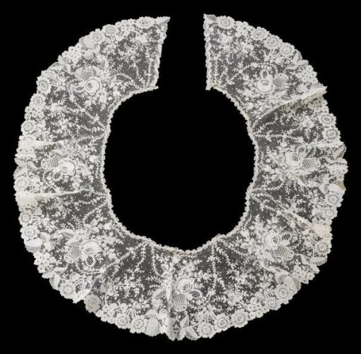 Shawl of needle lace with flower baskets and leaf garlands