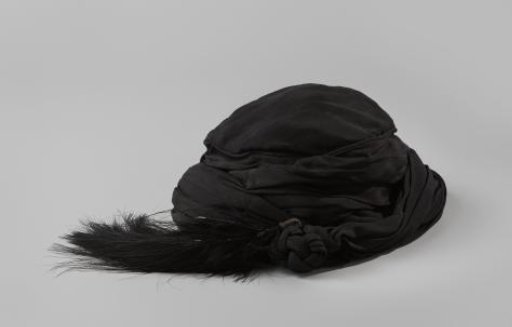 Turban of crêpe georgette with aigrette