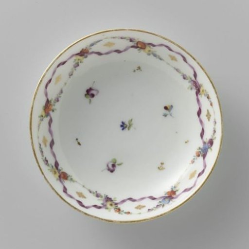Plate, decorated with straw flowers and gold sequins