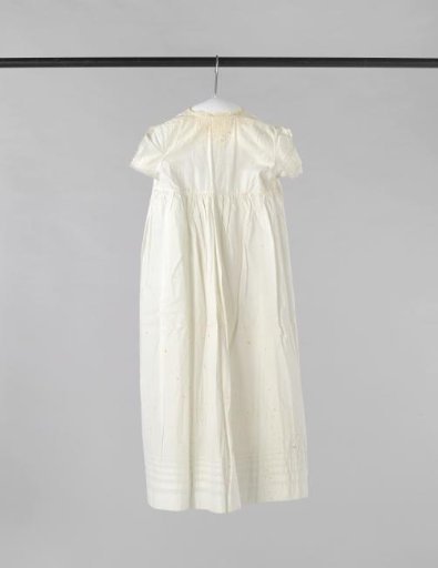 Cotton underdress with a fastening with three mother-of-pearl buttons