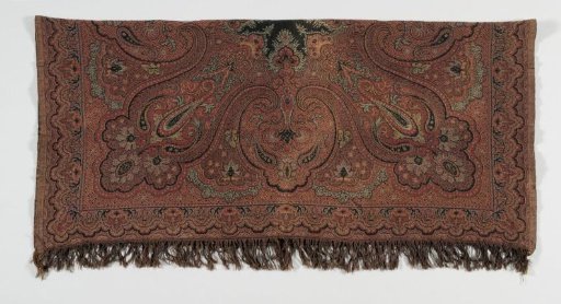 Square shawl, with a small black mirror in the middle, which is red on the other side due to double weaving, surrounded by a motif of flowers, birds and arabesques