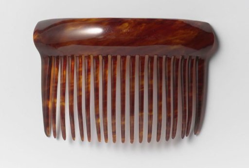 Hair comb of imitation tortoiseshell with a bulging, unadorned back