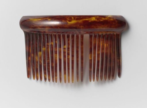 Hair comb of imitation tortoiseshell with a bulging, unadorned back