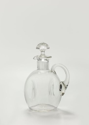 Carafe with indentations
