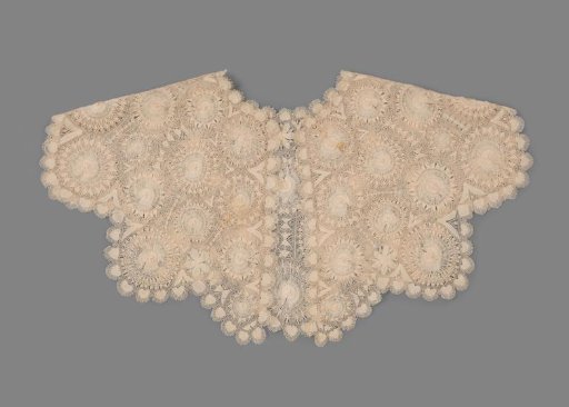 Scarf collar of cream-colored silk needle lace, Tenerife