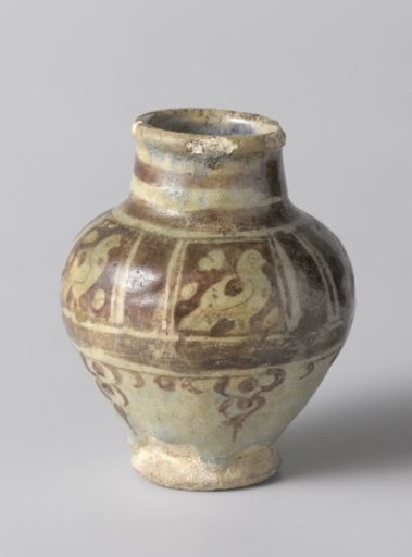 Ovoid vase with pigeons in a panel decoration