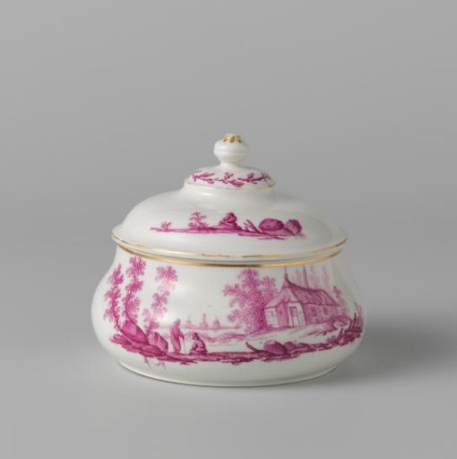 Lid of a tobacco pot, painted with figures in a landscape with a farm