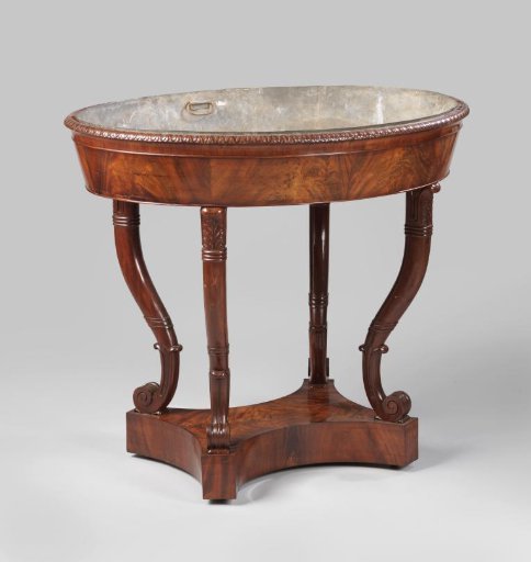 Jardinière of oak and mahogany wood, on a rectangular base