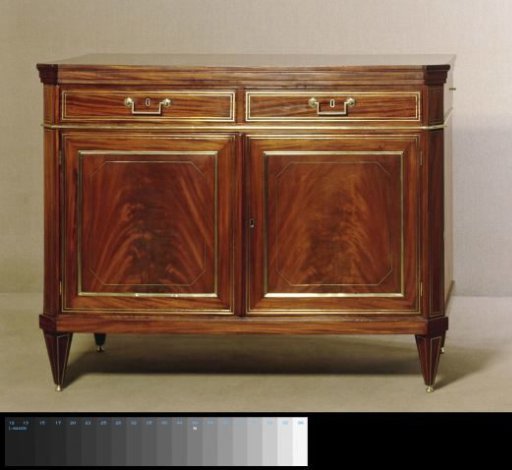 Buffet of oak, veneered with mahogany and inlaid with copper stringing