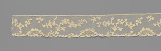Band of needle lace with filled half-ovals