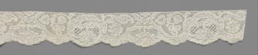 Strip of bobbin lace with floral ornaments