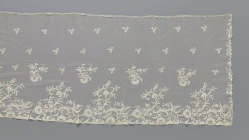 Hat veil of appliqué lace with cornflowers and daisies