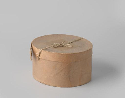 Oval cardboard hatbox, covered with beige rippled paper