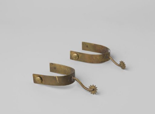 Track consisting of a U-shaped copper band to which a rod with a gear is attached