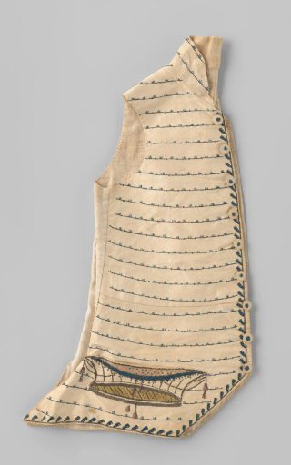 Jacket of cream taffeta with blue lines with sequins and two false pockets, formed by an embroidered "festive cap" motif with sequins, silver thread and blue stones