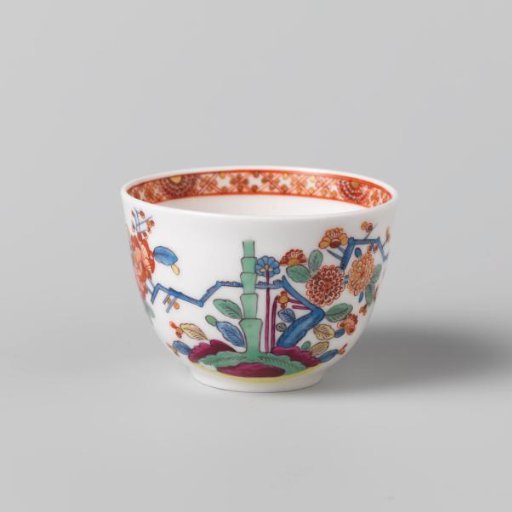 Head of porcelain (Loosdrecht) with decoration of flowering branches in Kakiemon style