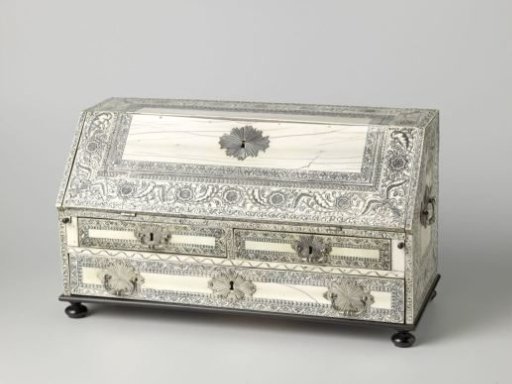 Writing case of satinwood, inlaid with ivory and fitted with silver mounts