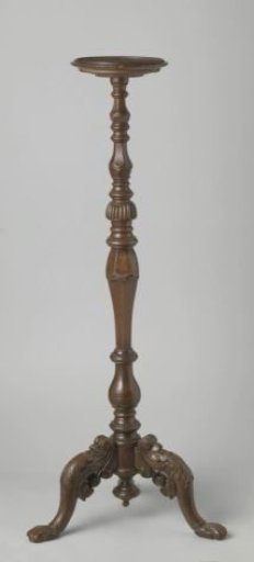 Guéridon and Lidded Jar
