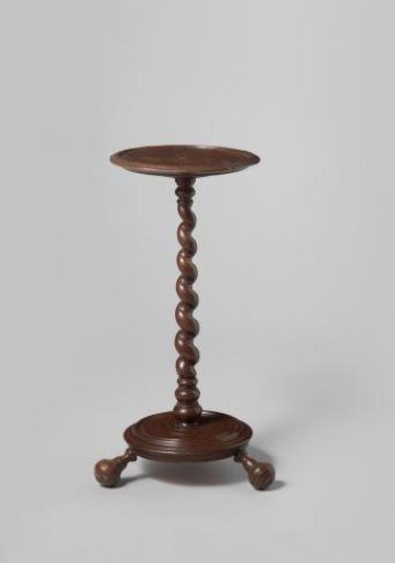 Teakwood guéridon with a twisted trunk and round foot on three pear-shaped legs
