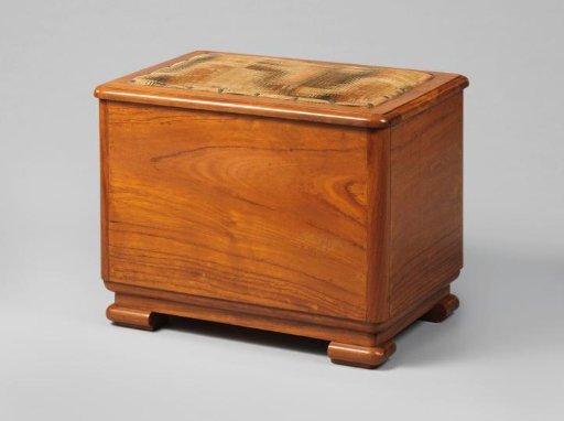Chamber pot with a lid covered in fabric