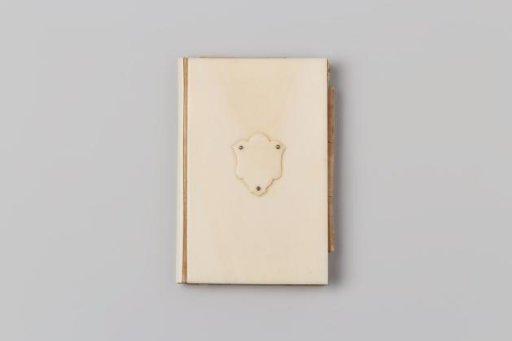 Notebook with ivory spine and covers, lined with watered silk and equipped with a pencil with ivory knob and iron ring