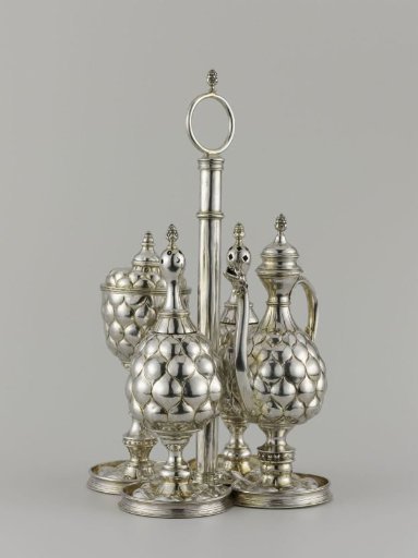 Oil cruet, belonging to a spice service.