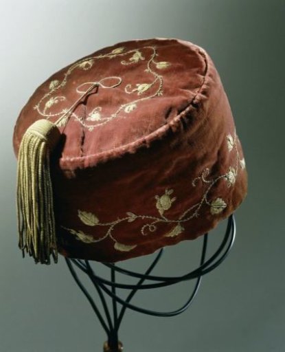 Calot or 'smoking cap' of burgundy velvet, embroidered with gold thread and featuring a gold thread tassel
