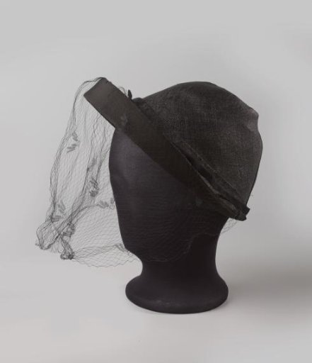Hat of black sisal and grosgrain, with loose voile