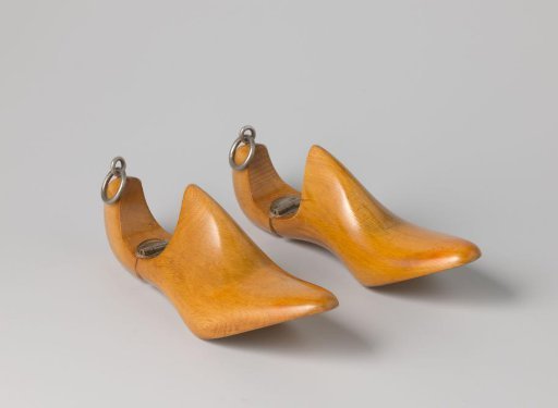 Shoe stretcher for women's shoes