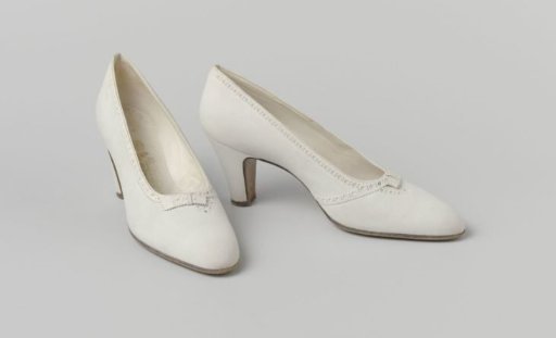 Pair of pumps of two kinds of leather