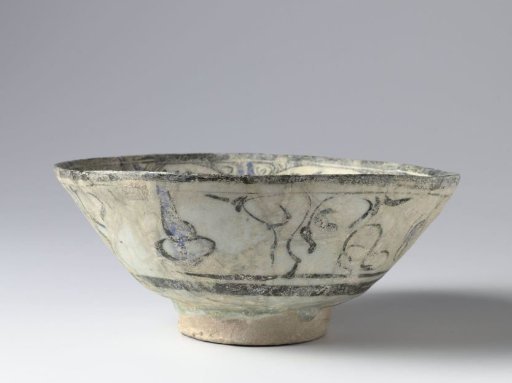 Bowl with two seated figures surrounded by a broad border with scrolls
