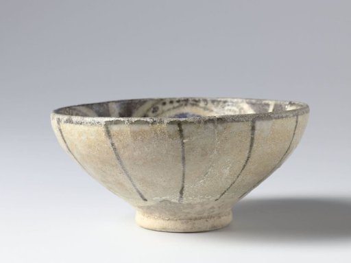 Bowl with a geometric pattern in four panels